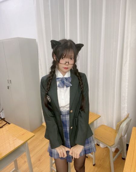 扒开少妇洁白大腿挺进公交车_HD720P欧美电影在线